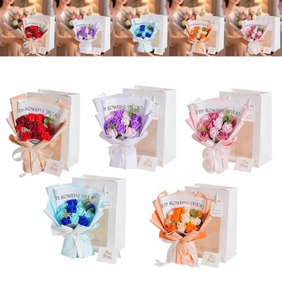 Seifenblumen aus konservierten Rosen für die Heimdekoration am Valentinstag und