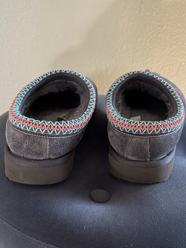 Zapatilla clásica de gamuza gris Ugg Tasman para mujer talla 9 Foto 4 de 4