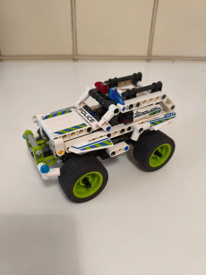 LEGO Technic 42047 Police Interceptor