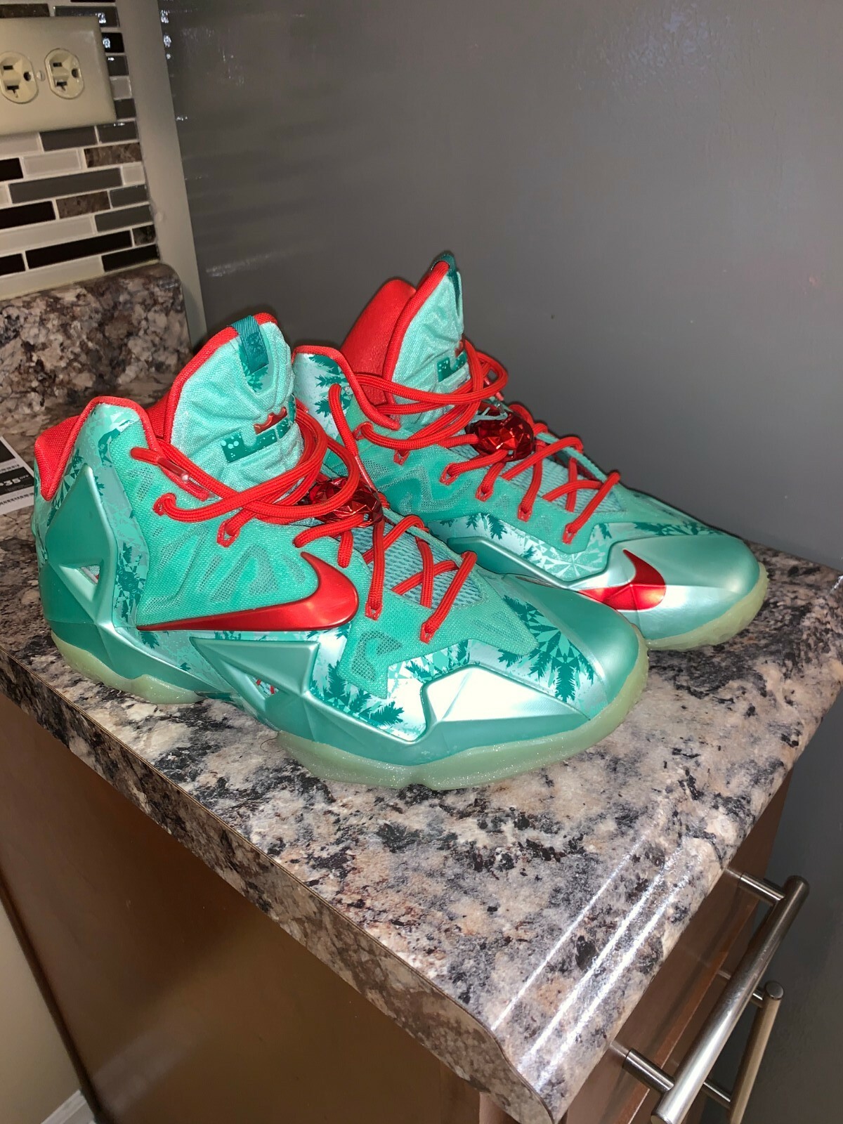 lebron 11 christmas edition