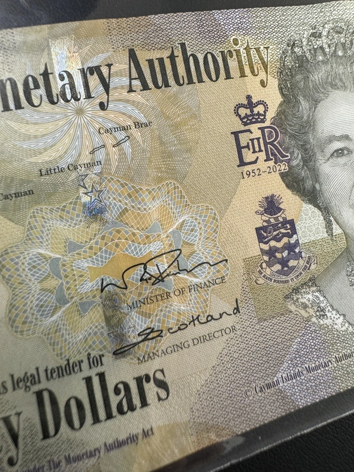 Ilhas Cayman comemorativas 70 dólares 2023 UNC Queen Elizabeth 10.000 impressas - Imagem 3 de 4