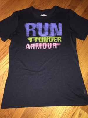 UNDER ARMOR Womens UNIQUE DESIGN Black Purple Pink RUNNING T SHIRT SIZE SMALL