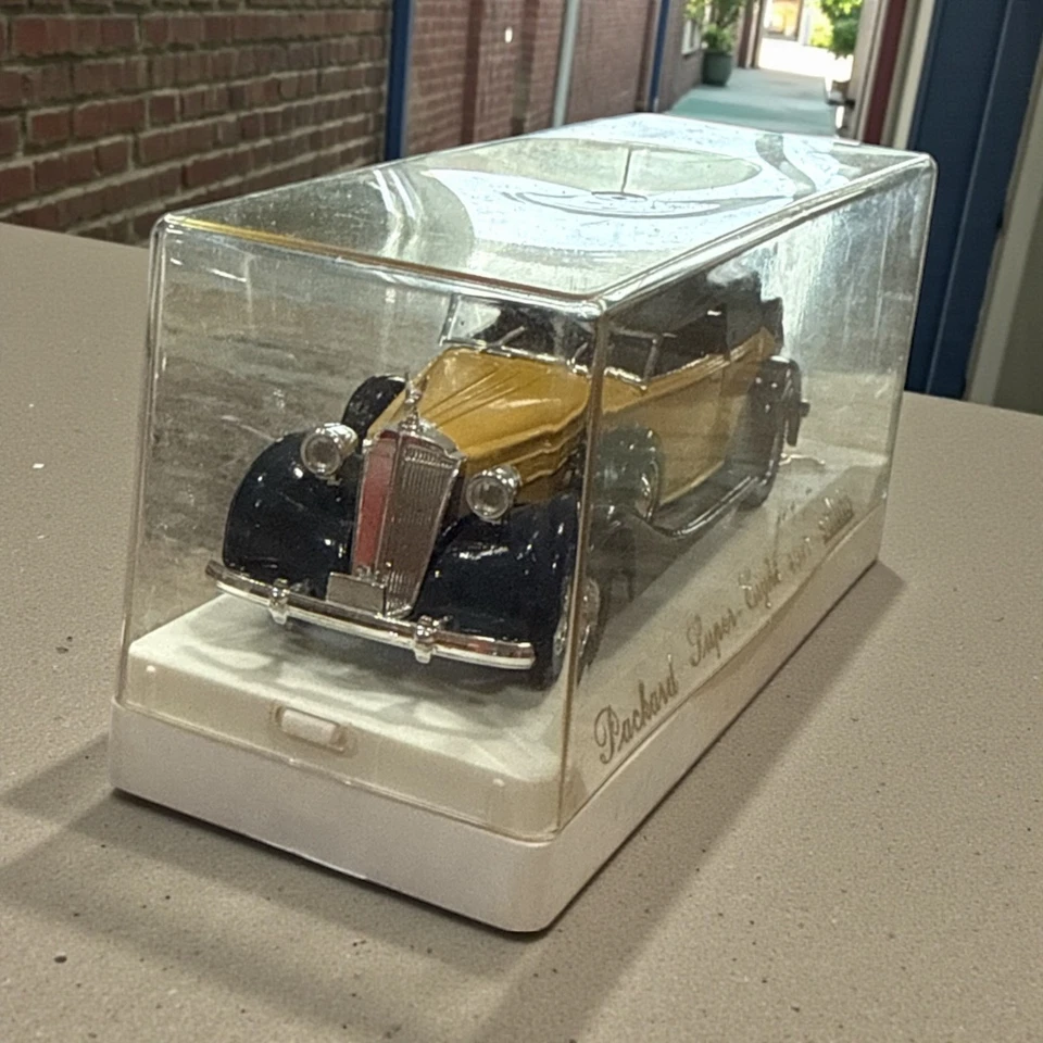 Coche Diecast Vinage SOLIDO 1937 Packard Super Eight Nº 4037 amarillo a escala 1:43 Foto 4 de 4