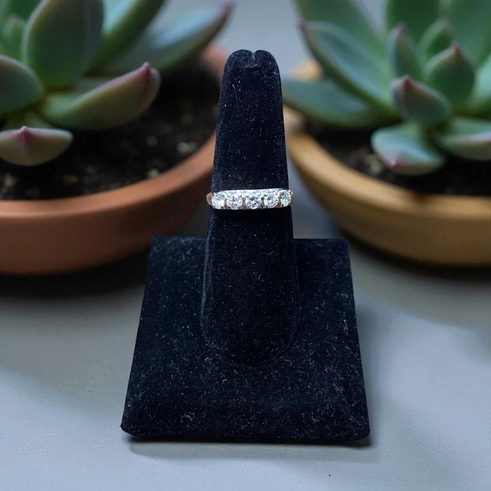 Anillo de boda vintage de oro blanco de 14k con diamantes redondos naturales Foto 2 de 4