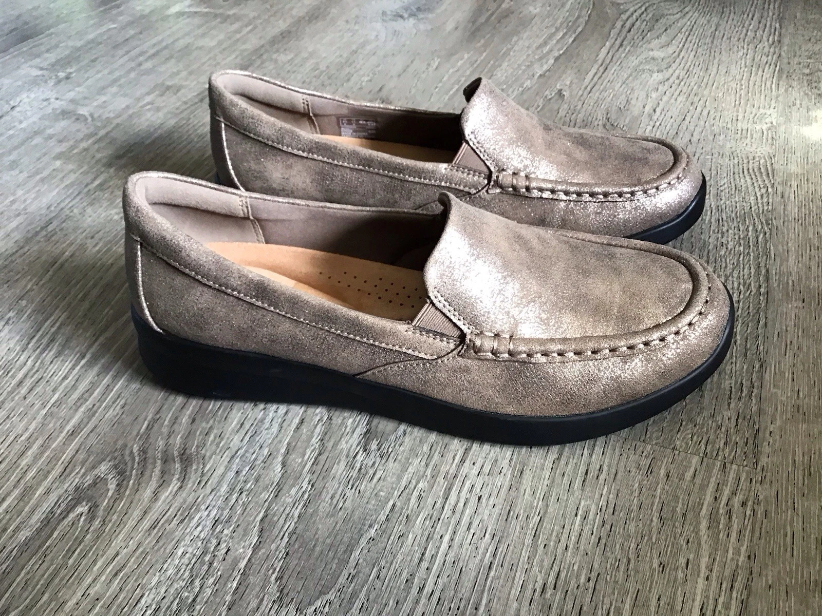 Scarpe mocassini Clarks Ellowyn Lux donna taglia 11 W bronzo metallizzato nuovi