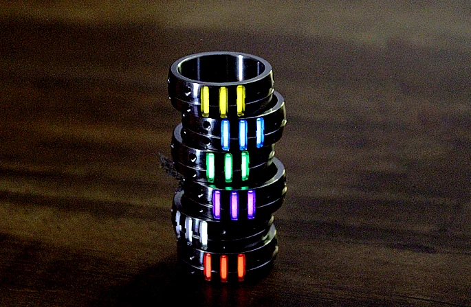 Anillo de dedo de aleación de titanio TC4 para hombres y mujeres anillo de dedo brilla en la oscuridad EDC regalo Foto 2 de 4