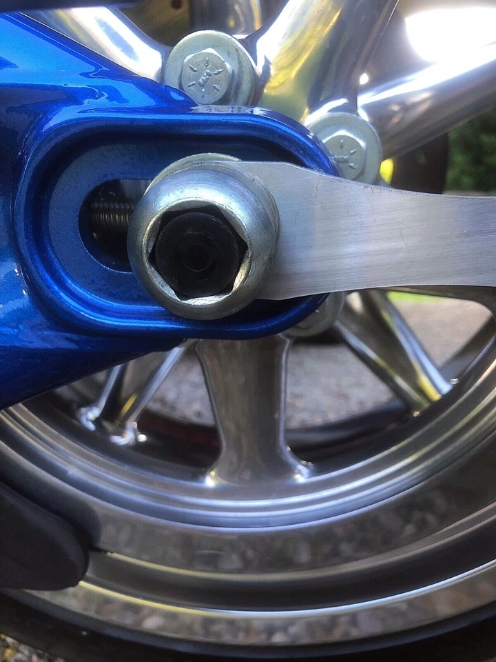 Soporte de reubicación de matrícula vertical enrollado para Harley-Davidson personalizado nuevo Foto 3 de 4