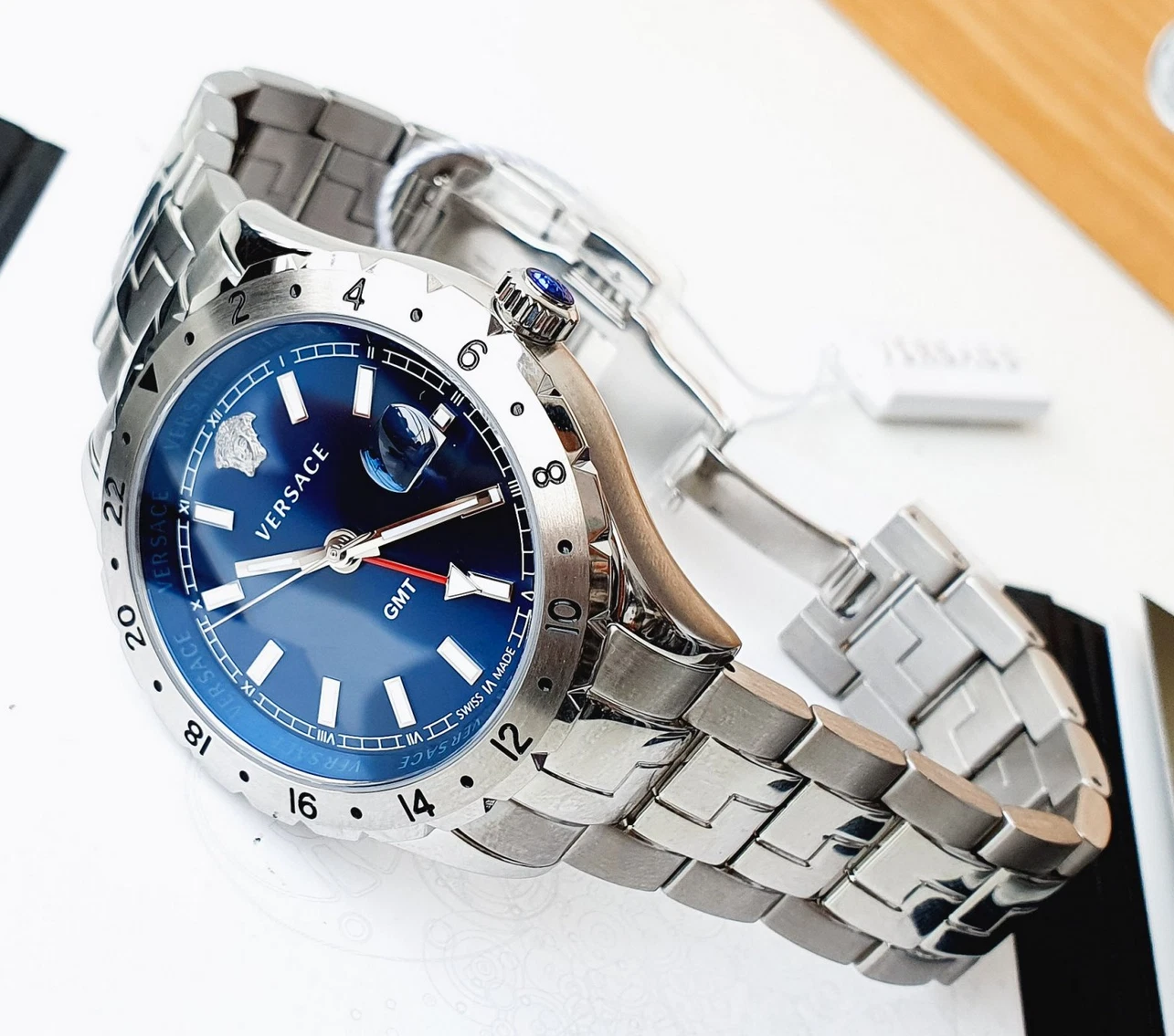 Orologio Uomo Versace Hellenyium GMT V11010015 Quadrante Blu Zaffiro Tono Argento