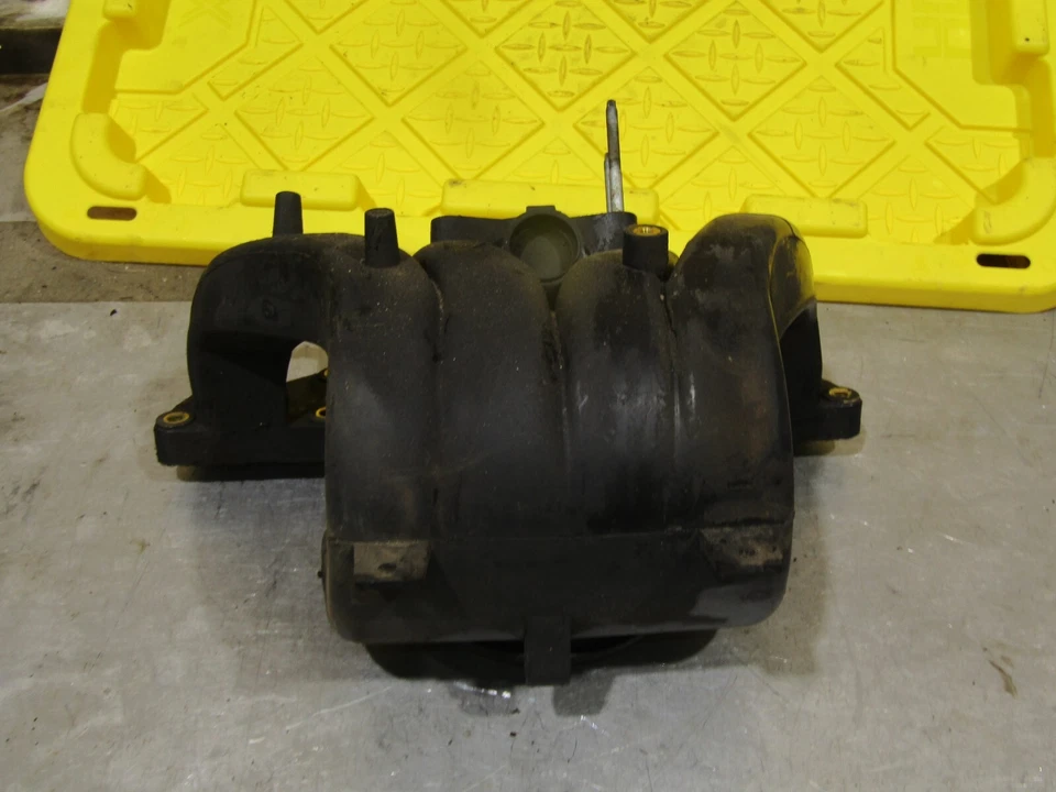 2001-2003 Saturn LW L100 L200 L300 2.2L OEM intake manifold 01 02 03 - Image 3 of 4