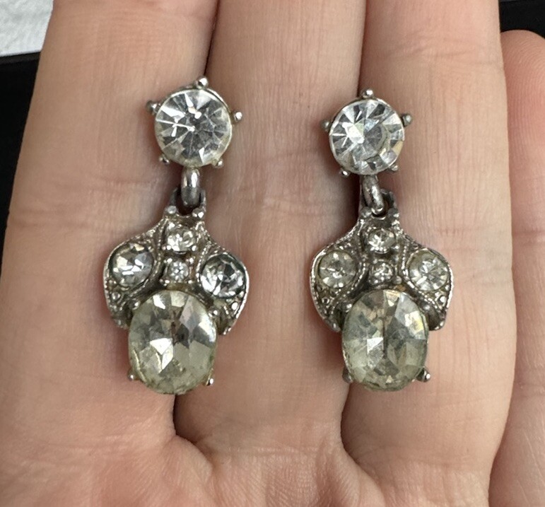 VINTAGE SIGNED BOGOFF SILVER TONE RHINESTONE DROP SCREWBACK