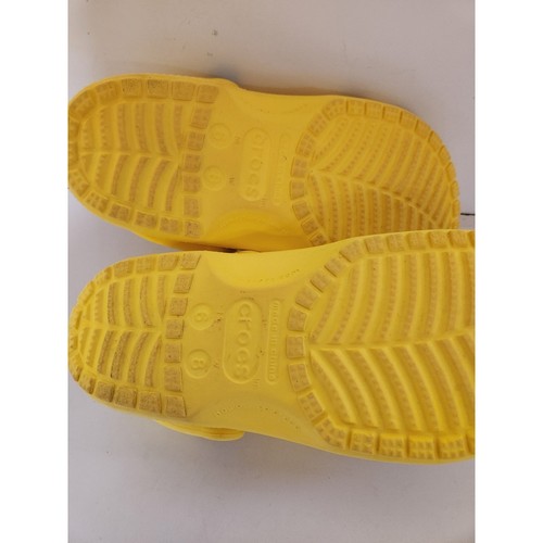 Crocs Yellow Adult Classic 8 Nurse Jibbitzs Sz 6/Men Sz 8/Woman - Picture 7 of 8