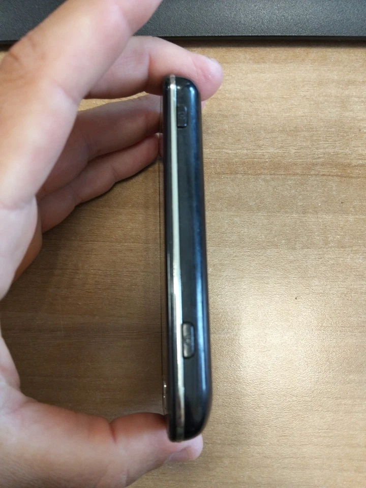 SAMSUNG WAVE 525 GT S5250 3 MEGAPIXEL 3.2" WIFI GPS RADIO FM TOUCHSCREEN - Immagine 3 di 4