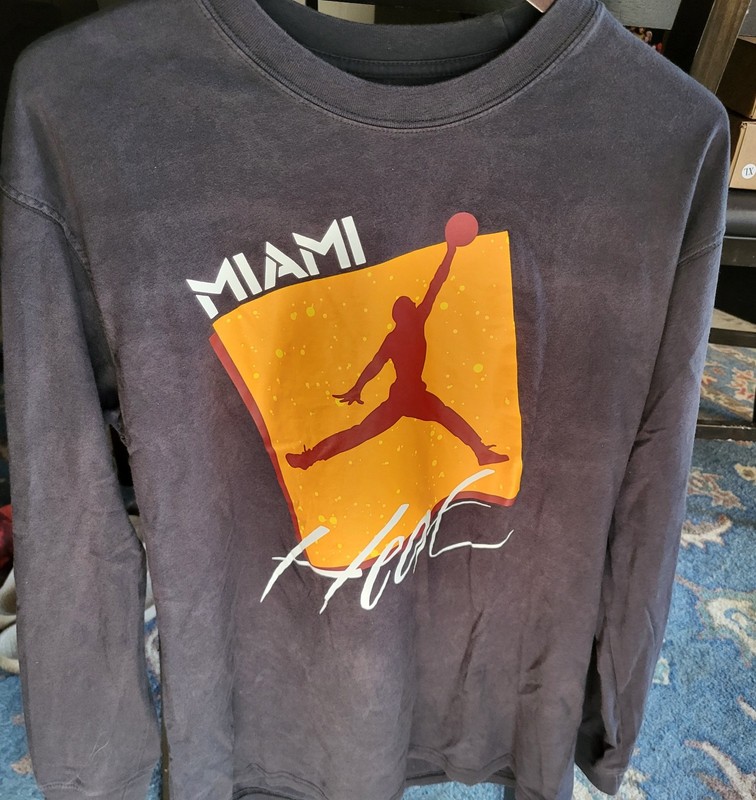 Nike Air Jordan Max 90 NBA Miami Heat LS Black T-Shirt Men’s Size Medium NWT 