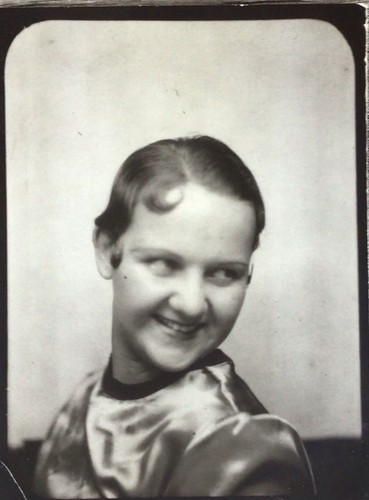 VINTAGE PHOTO BOOTH YOUNG PRETTY LADY WOMAN FLAPPER STYLE GLAMOUR