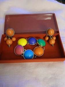 Vintgage Lucite Jewelry Set