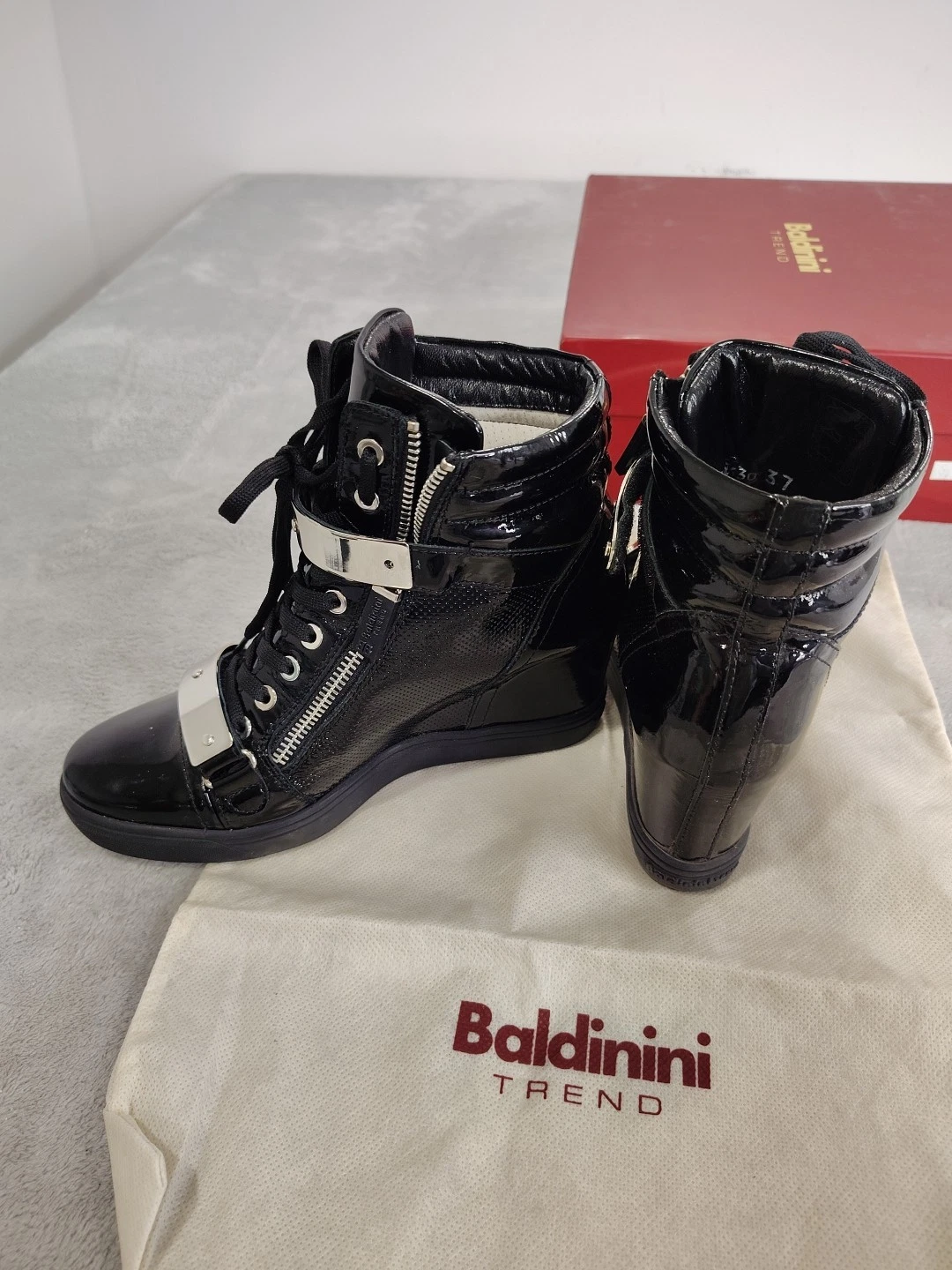Baldinini Womens Patent Wedge Boots Sz. 37 $575.00 Retail. Flawed - product detail image 5