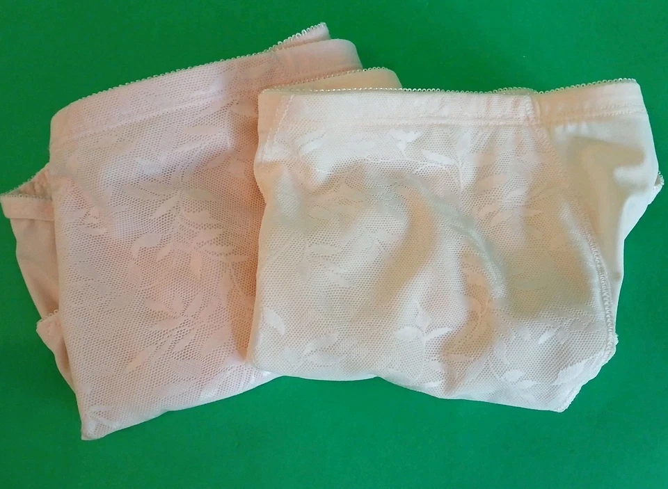 Bali Women's Jacquard Mesh Tummy Panel Firm Control Shapewear Briefs Medium NEW - Image 4 of 4