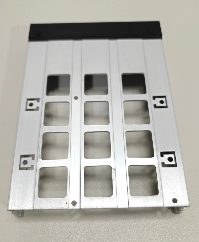 iStar or StarTech SATSASTRAYBK Extra 2.5in 3.5in Hot Swap Hard Drive Tray VENTED - Image 3 of 4