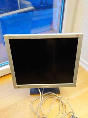 LG Flachbildschirm 18'' IPS-Panel LG Flatron L1811S Rahmen silber VGA  1280x1024