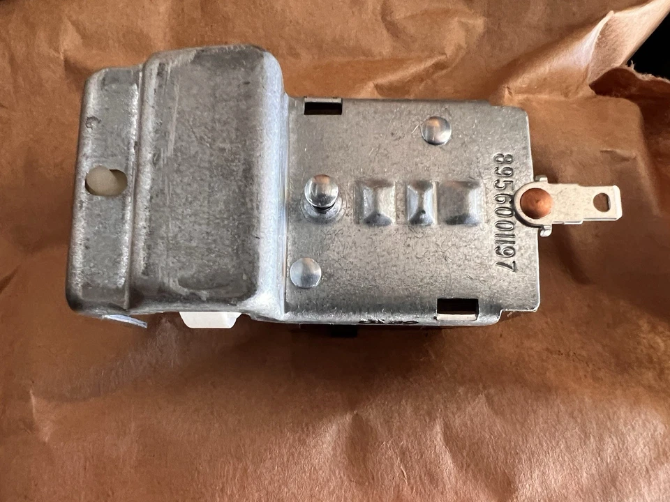 NOS 1962-65 Dodge Plymouth Chrysler Dash Mount Headlight Switch Body 2298855 Foto 3 de 4