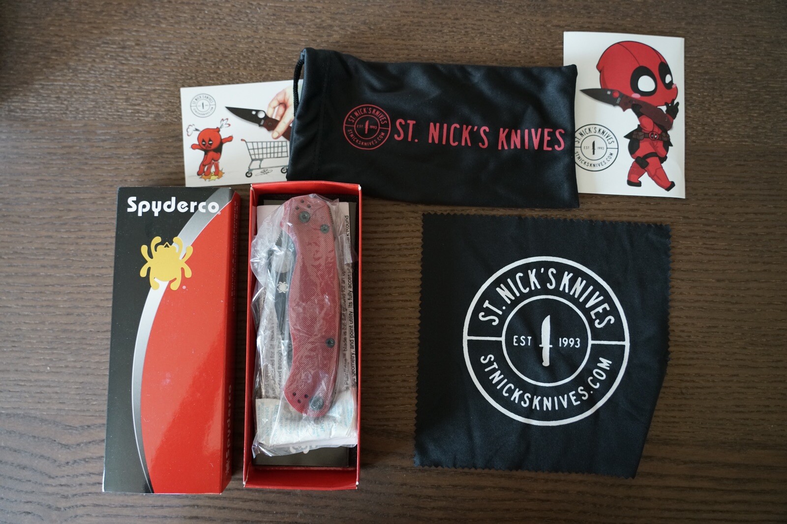 Spyderco St. Nick's Knives Exclusive Paramilitary 2 Red G10 CPM4V