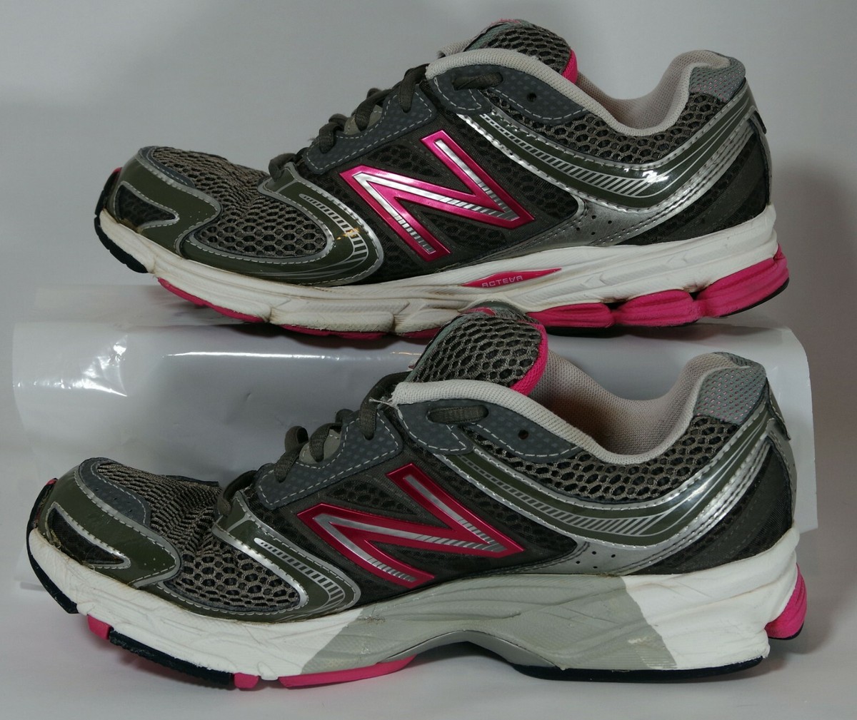 NEW BALANCE WOMENS 770 V3 Running Shoe Komen Breast Cancer W770KM3 9B