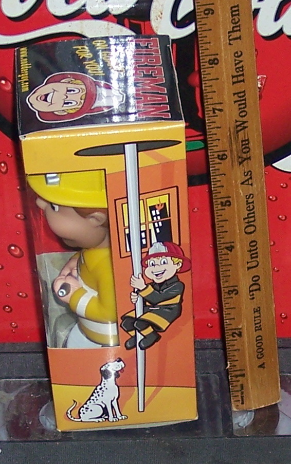 【FUNKO NIDDLE NODDLE】 FIREMAN FUNKO NIDDLE NOODLE FIREMAN YELLOW COAT BOBBLEHEAD LIMITED