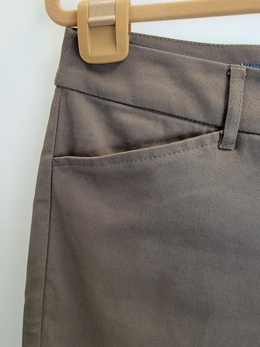 St John's Bay Women Size 12 High Risk Brown Secretly Slender 10" Bermuda NWT - Picture 5 of 16