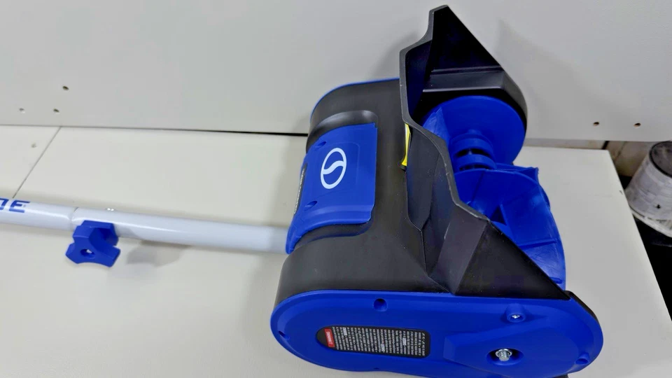Pá de neve sem fio Snow Joe 24V 10 polegadas - Imagem 4 de 4