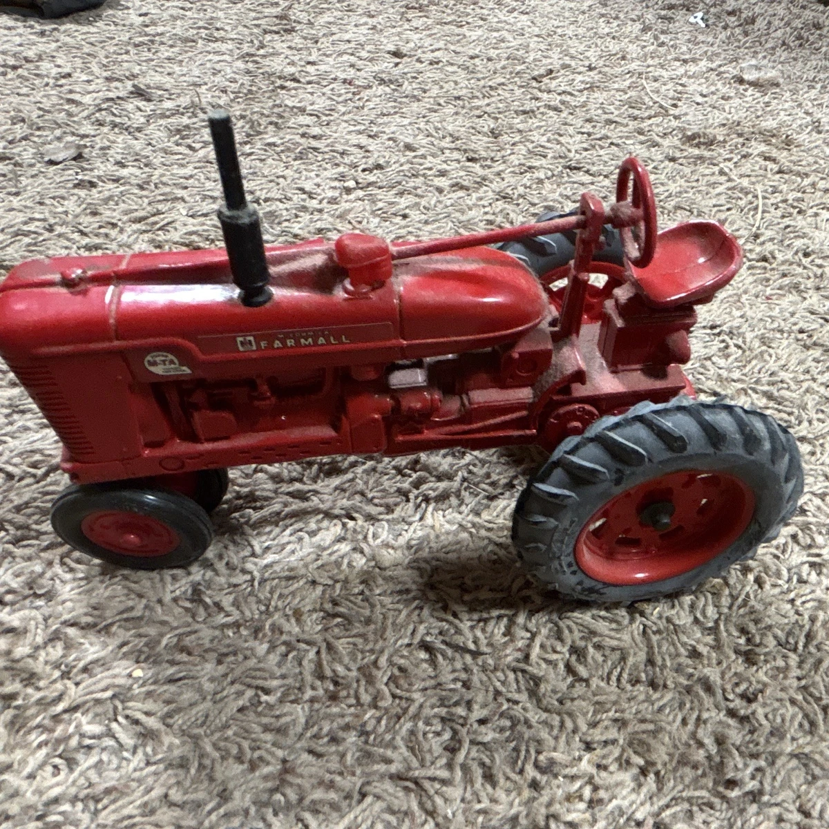 ミニカー　アメリカントラクター　McCORMICK FARMALL Farmall Tractor Vintage Manufacture Diecast Farm Vehicles for sale