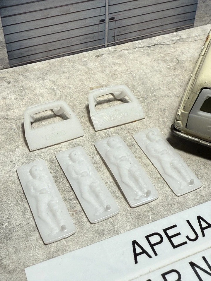 2 new hatch, door & 4 stretcher Matchbox Series No. 3 MERCEDES  BINZ AMBULANCE - Image 3 of 3