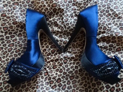 MENBUR Embellished SATIN Peep Toe Pumps Heels MIDNIGHT BLUE SZ 38 EUC W/BOX