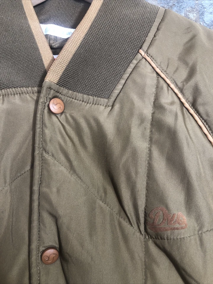 DVS Shoe Company Hombres M Mediano Bombardero Acolchado Patinador Chaqueta Marrón Botón a Presión Foto 4 de 4