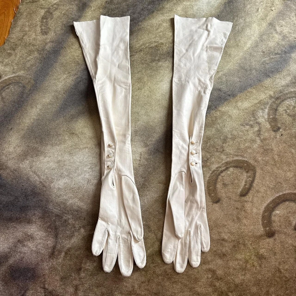 Antigua ópera vintage de cuero crema renacimiento victoriano años 40  Foto 4 de 4