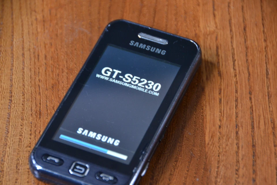 Samsung GT S5230 Mobile Phone vintage candy bar handset - working, screen damage - Image 3 of 4