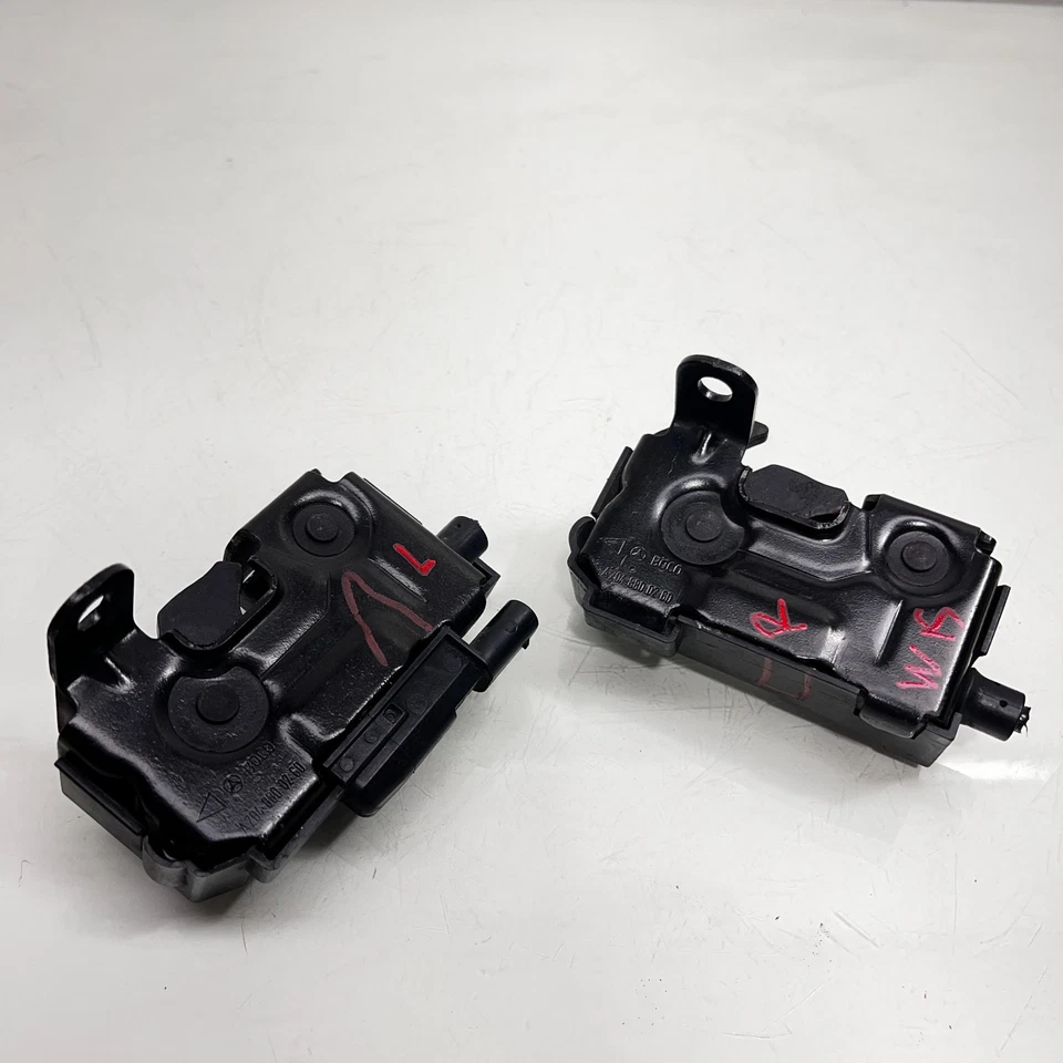 2010-2012 Mercedes-Benz C-CLASS C300 W204 Hood Latch Lock PAIR A2048800260 OEM Foto 2 de 4