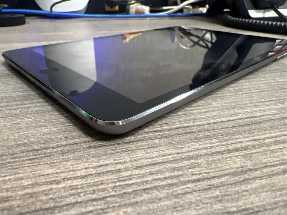 Apple iPad mini 2 Model A1490 16GB Good Condition Unlocked - Verizon - Image 3 of 4