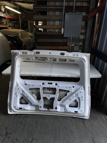 2021 2022 CHEVROLET TAHOE/SUBURBAN TAILGATE OEM USED - Picture 6 of 8