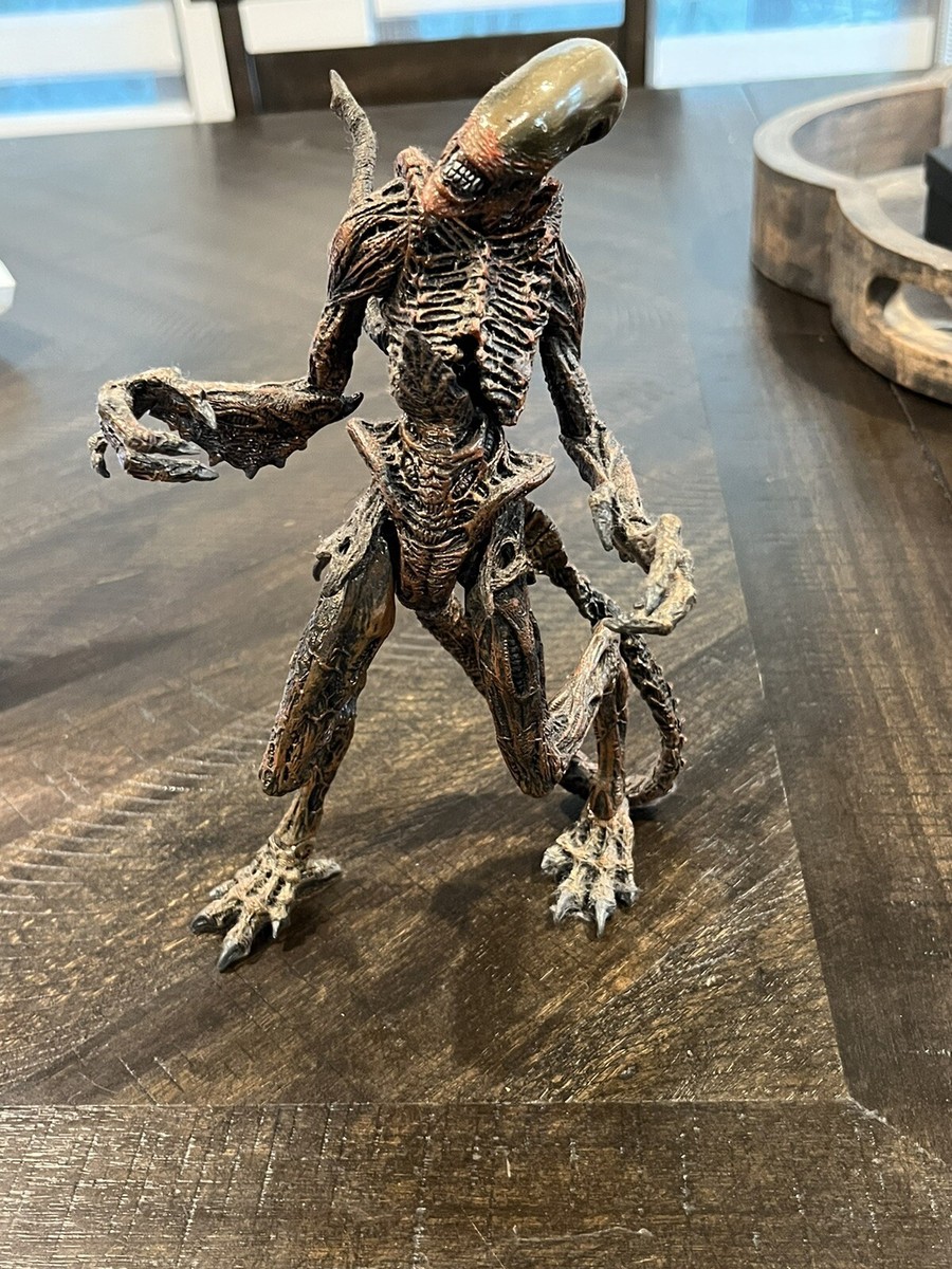 McFarlane Movie Maniacs Figure Warrior Alien Figure Alien