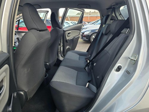 2015 Toyota Yaris 1.33 Dual VVT-i Icon Euro 5 5dr Euro 5 - Picture 5 of 24