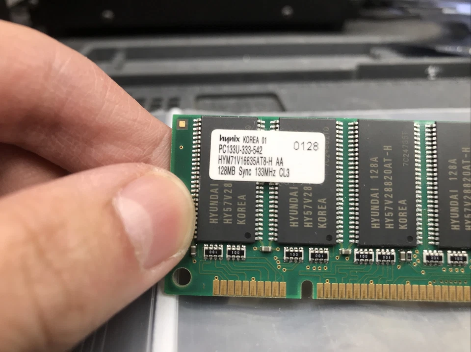 Micron 133MHz CL3 128MB Desktop RAM Memory (HYM71V16635AT8-H) PC133U-333-542 - Image 4 of 4