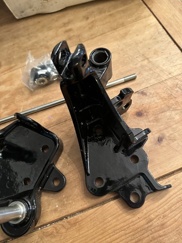 Genuine Harley-Davidson Softail Stock FORWARD CONTROL Arm KIT PN33683-07A - Foto 5 di 10