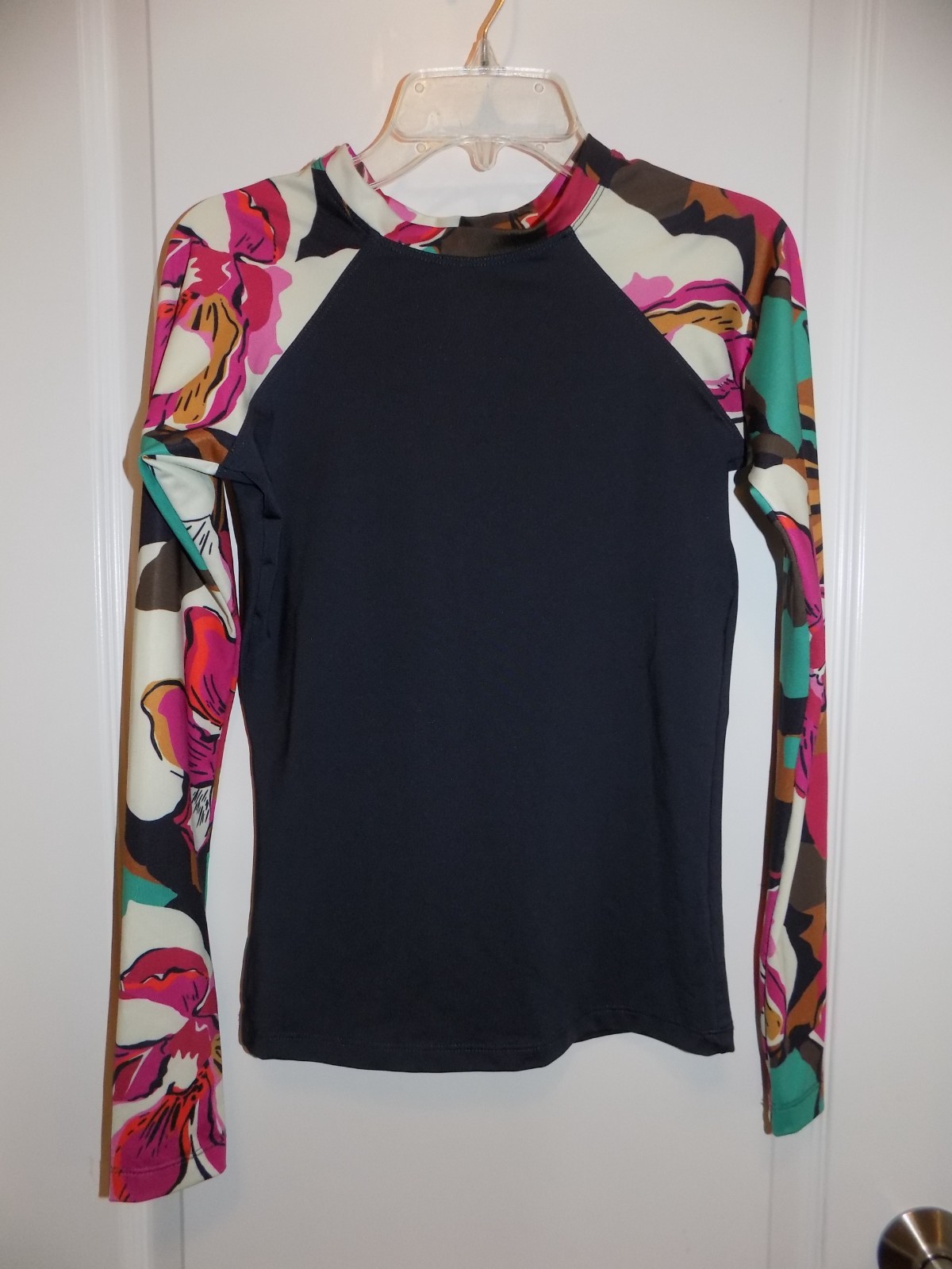 BILLABONG Long Sleeve Surf Rash Guard XS Small Black Gray Pink Floral Swim Shirt
