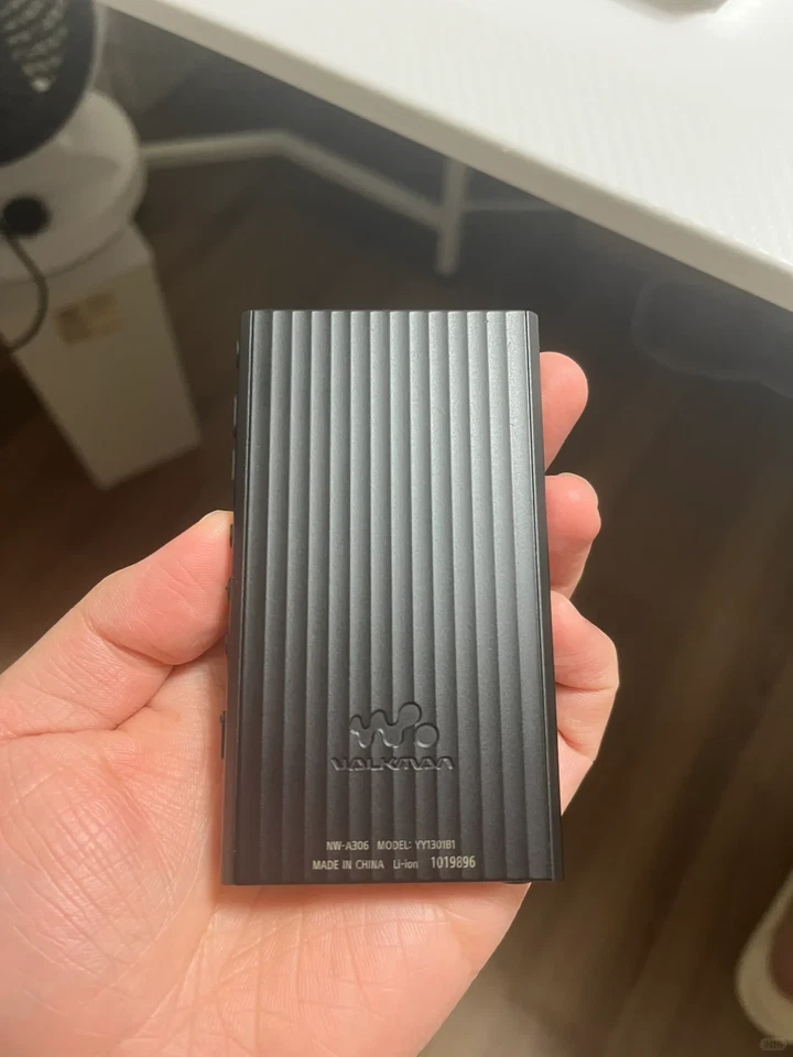 Sony NW-A306 Walkman 32GB Hi-Res Portable Digital Music Multimedia Player - Image 3 of 4