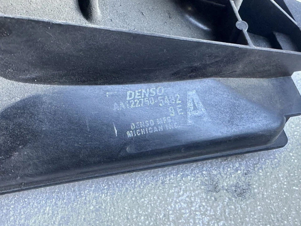 Toyota Avalon 2004 par de ventiladores de refrigeración Foto 3 de 4