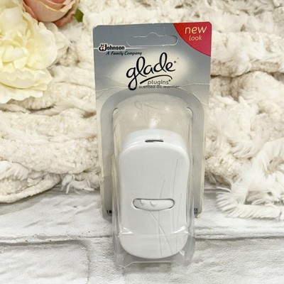 GLADE PlugIns Scented Oil Warmer Plug In Air Freshener Dispenser 2010 NEW