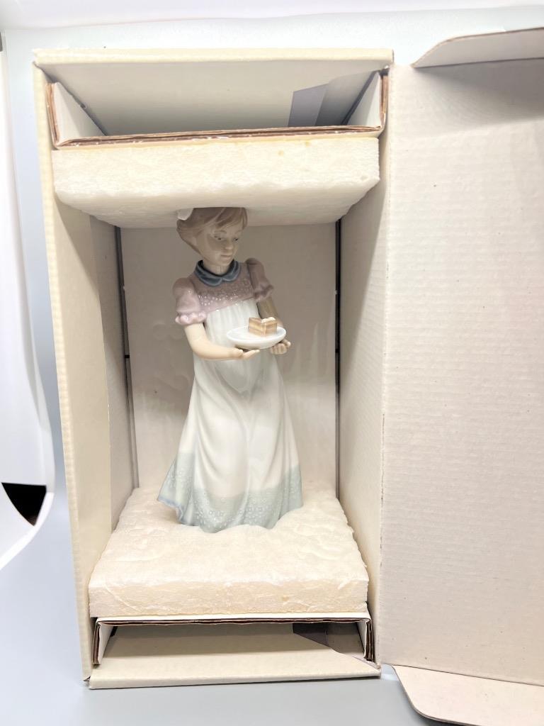 Lladro Happy Birthday Figurine Young Girls Birthday Cake #5429 In