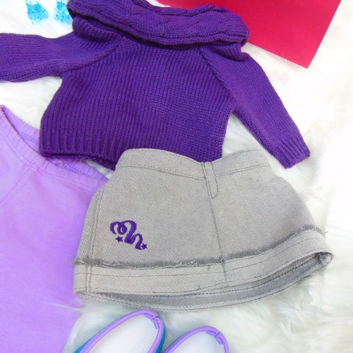 VTG American Girl MCKENNA SCHOOL OUTFIT Sweater Shoes Pants Skirt Hair Clips Bag - Picture 4 of 8