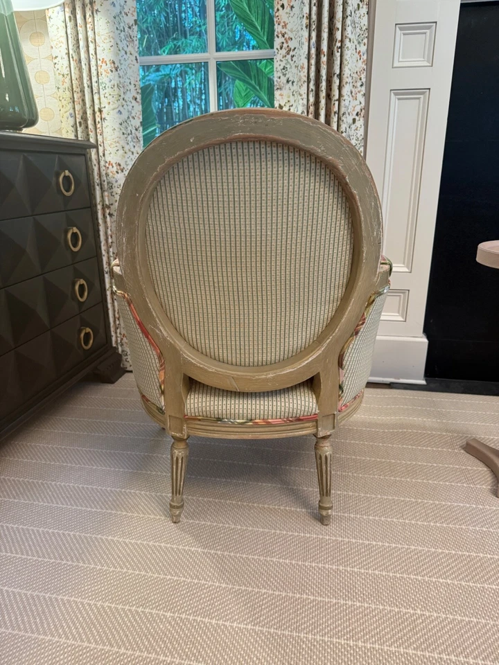 Silla Bergère estilo Luis XVI en seda personalizada Foto 2 de 4