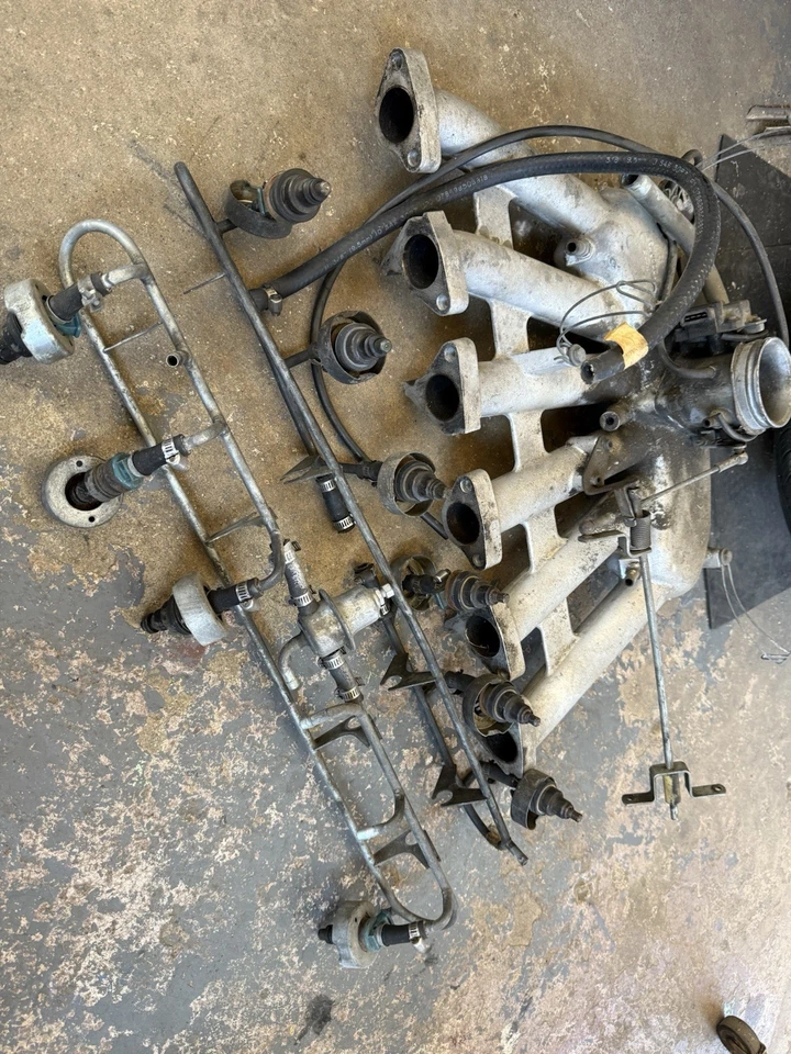 Volvo 164 Intake Manifold With Throttle Body , 2 Fuel Rails 10 Injectors + Seals - Image 4 of 4